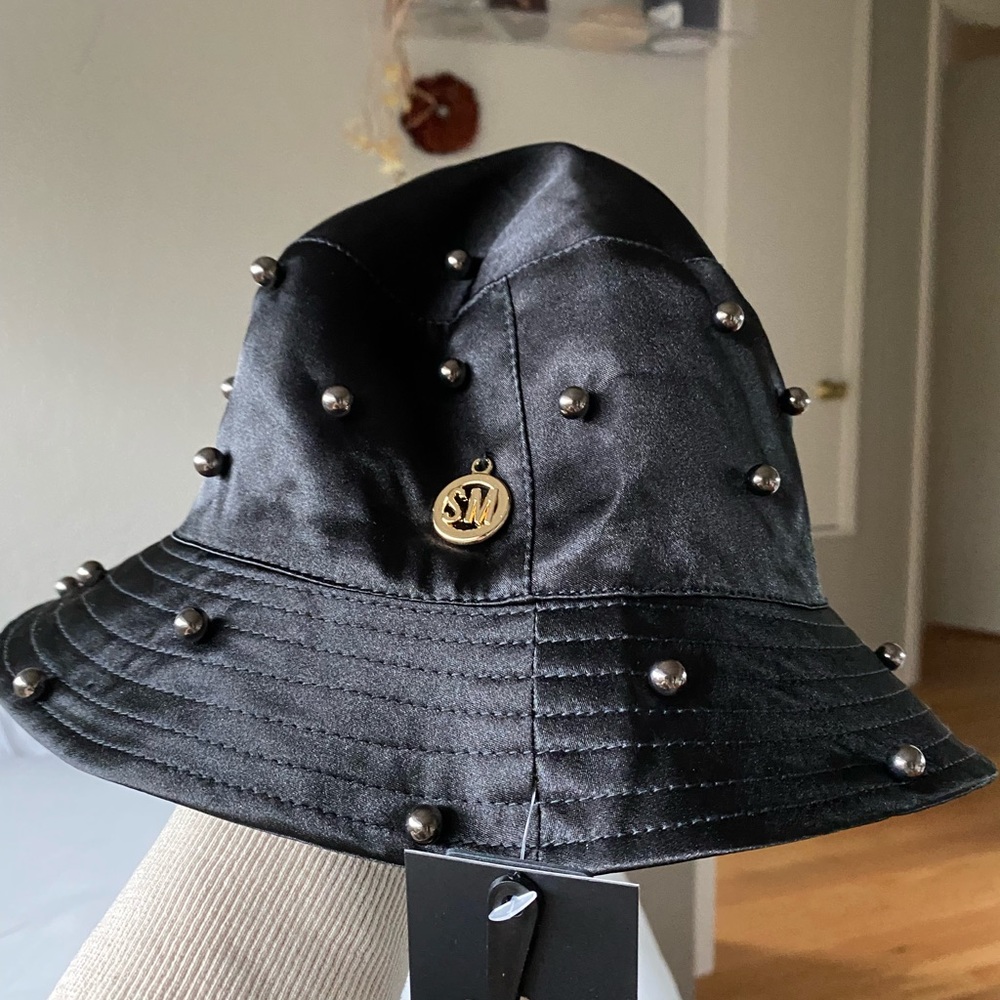 Steve Madden bucket hat